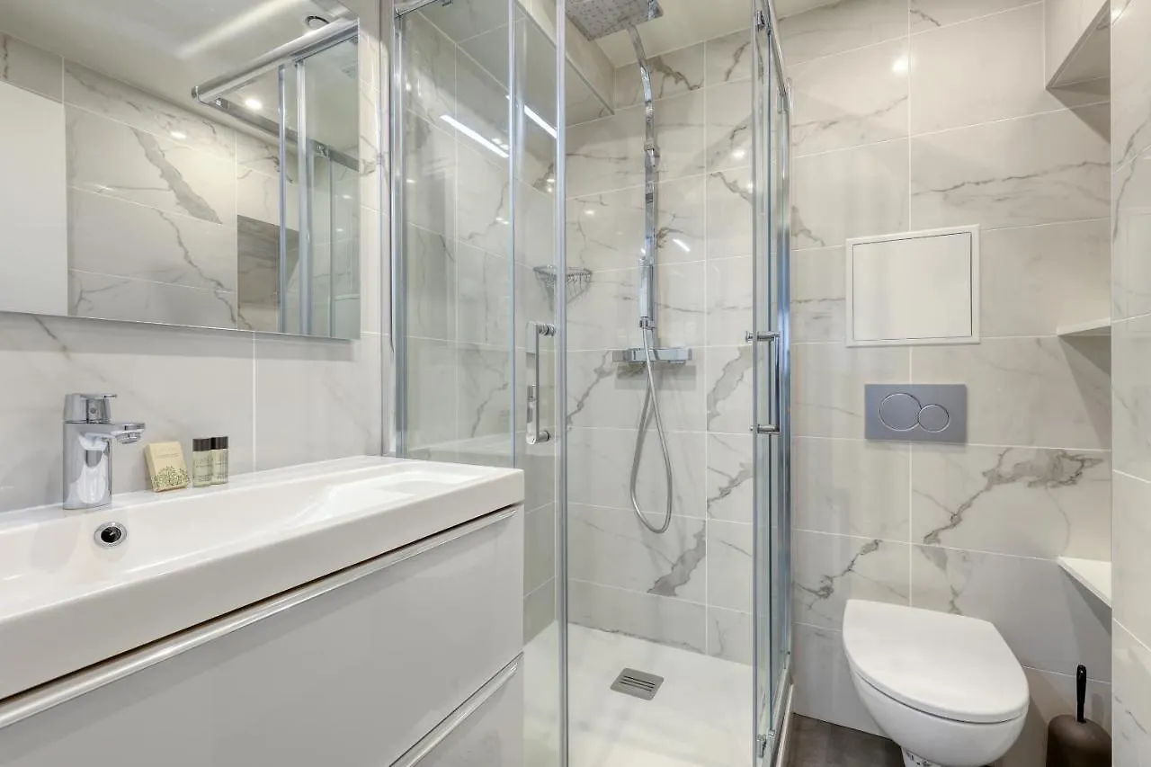 Branded New 4 Bdrs Flat - Huge Terrace - Prime Loc Lejlighed Paris