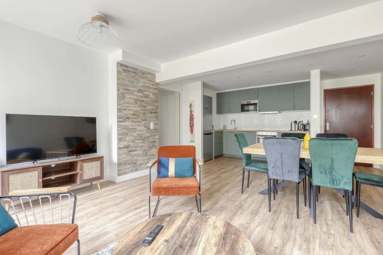 Branded New 4 Bdrs Flat - Huge Terrace - Prime Loc Apartment Paris France