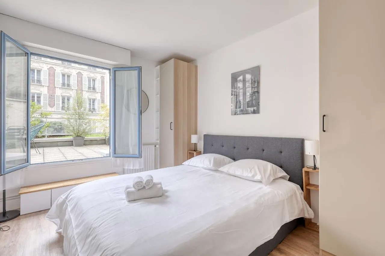 Branded New 4 Bdrs Flat - Huge Terrace - Prime Loc Apartment Paris