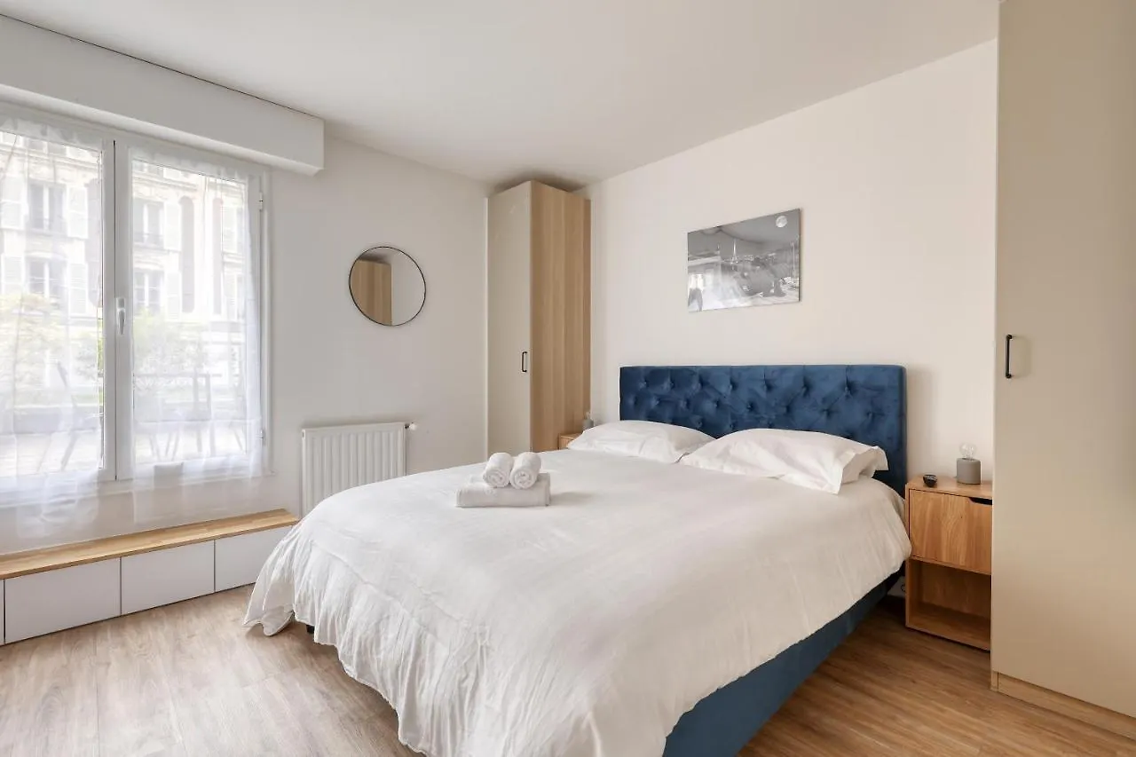 Branded New 4 Bdrs Flat - Huge Terrace - Prime Loc Apartment Paris