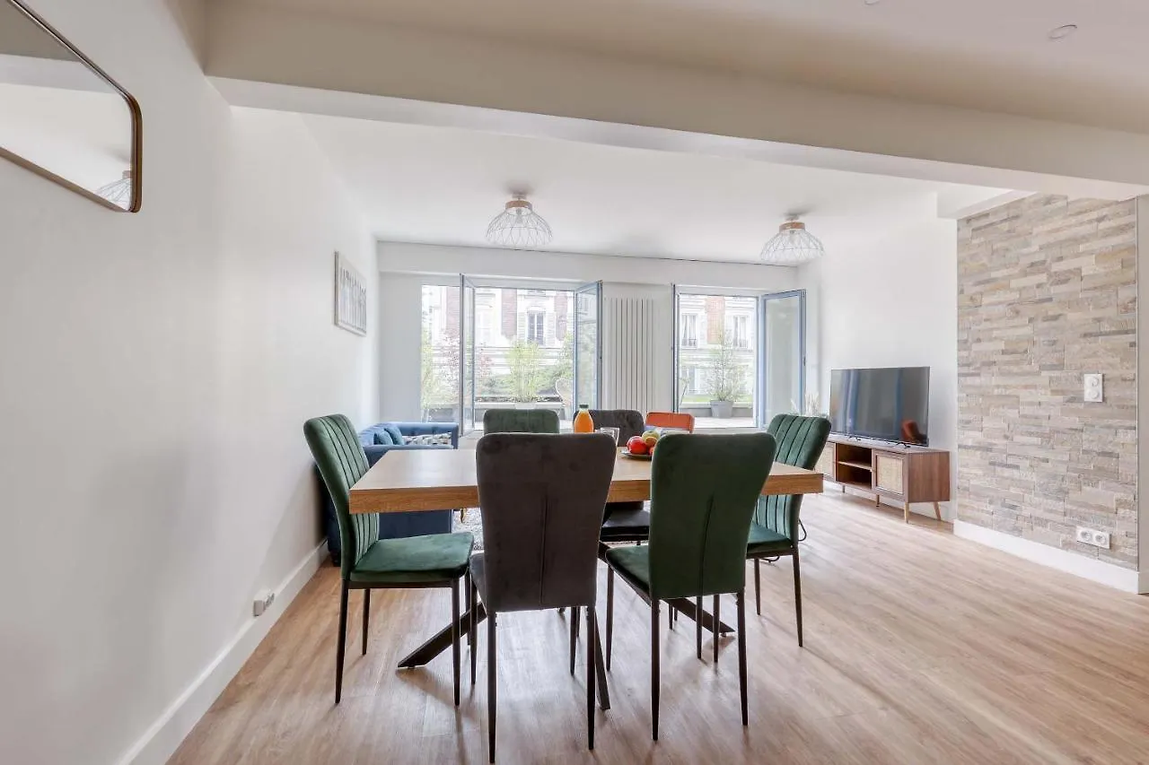 Branded New 4 Bdrs Flat - Huge Terrace - Prime Loc Apartment Paris