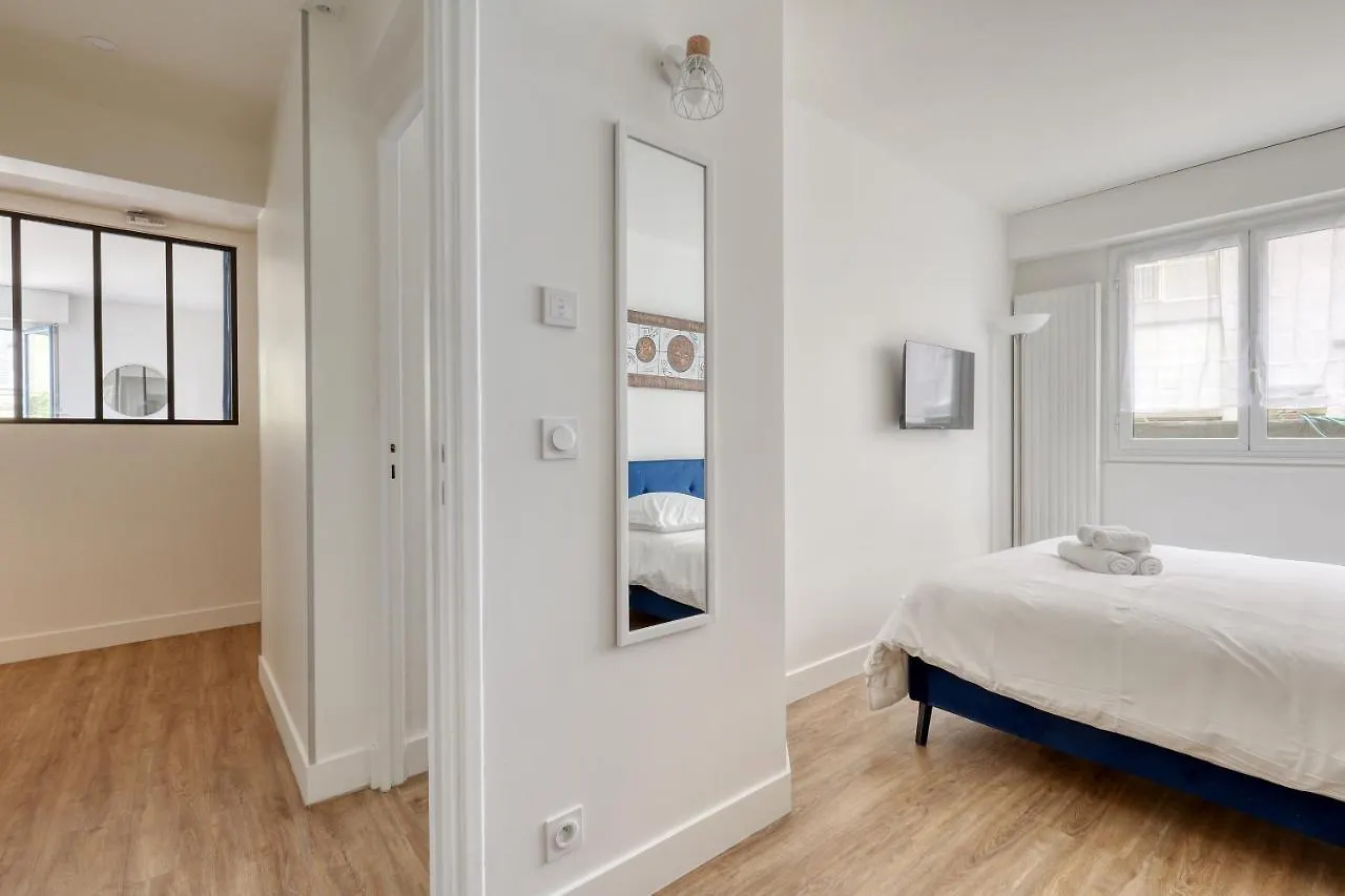 Branded New 4 Bdrs Flat - Huge Terrace - Prime Loc Apartment Paris 0*,
